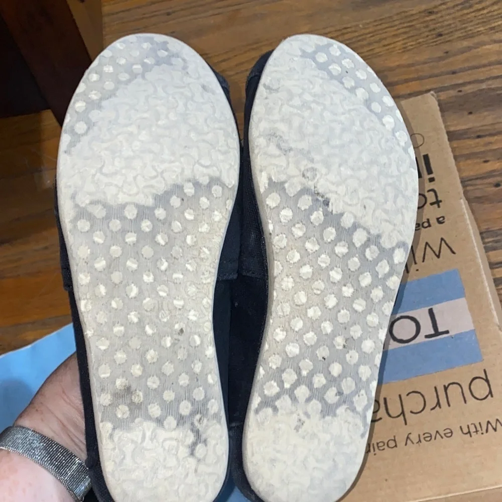 Toms stylish black